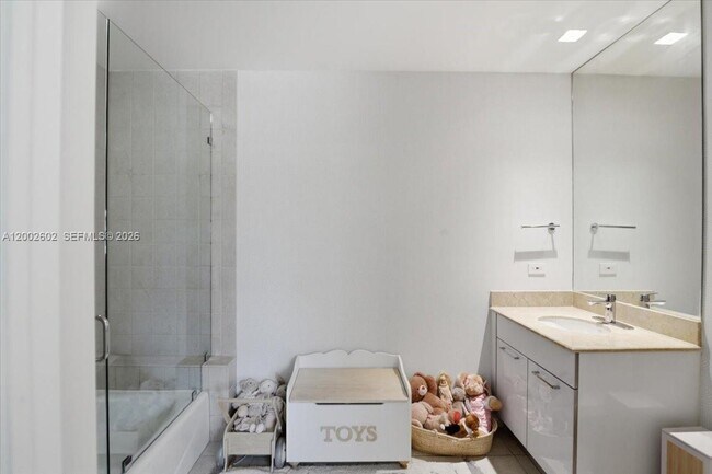 Building Photo - 801 Brickell Key Blvd