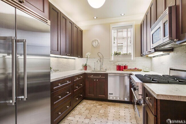 Building Photo - 850 Powell St