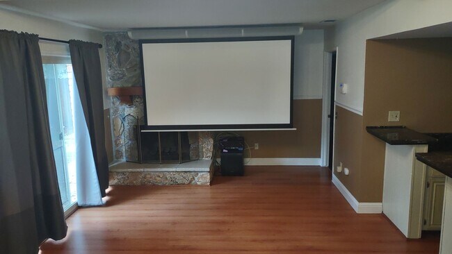 Building Photo - 1617 Oakview Dr