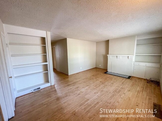 Building Photo - 1389 Ferry St