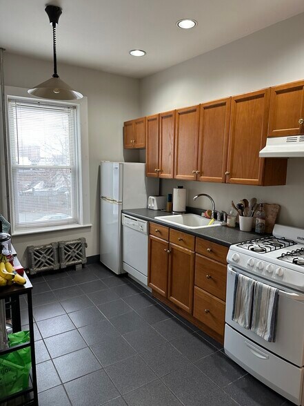 Building Photo - 32 Highgate St