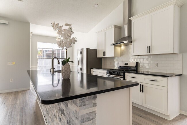 Building Photo - 3-Bed 2-Bath Unfurnished Pool Home - Greenfield Plantation