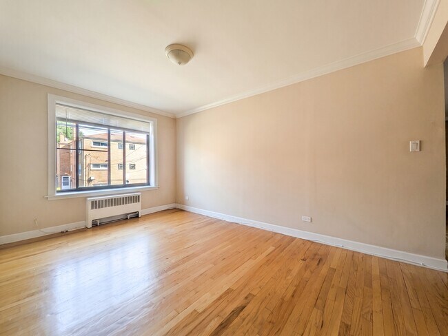 Building Photo - 2704 W Lunt Ave