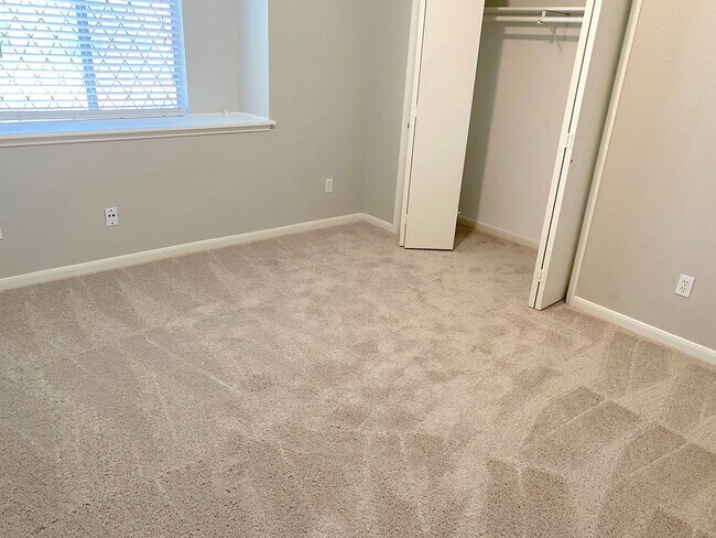 Building Photo - Triditional Spring Branch Beauty