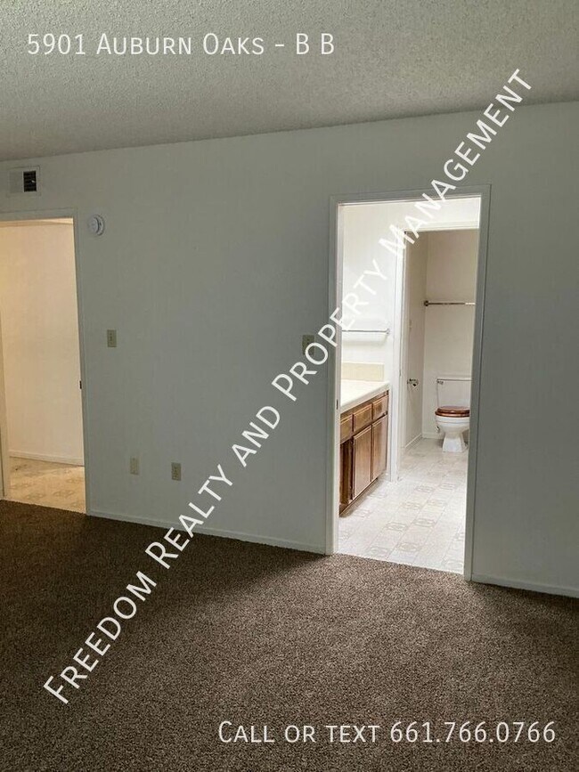 Building Photo - 5901 Auburn Oaks Dr