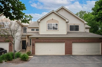 Building Photo - 268 Southwicke Dr