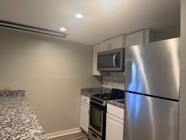 Building Photo - 6758 S Karlov Ave