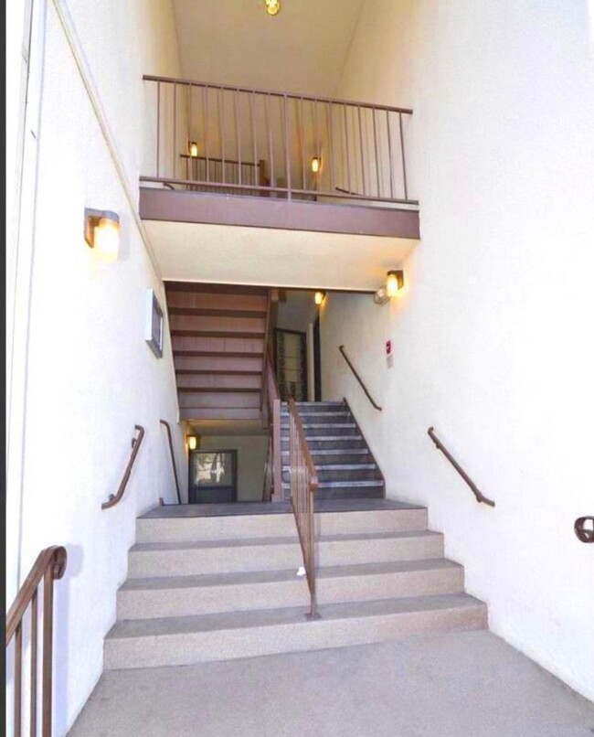Building Photo - Renovated Herndon Condo
