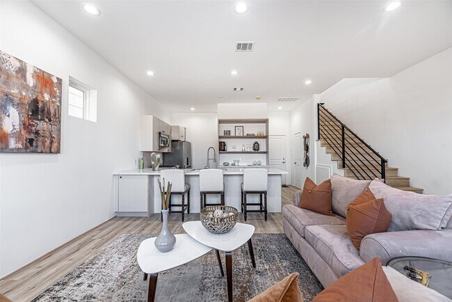 Building Photo - 15000 S Richmond Ave