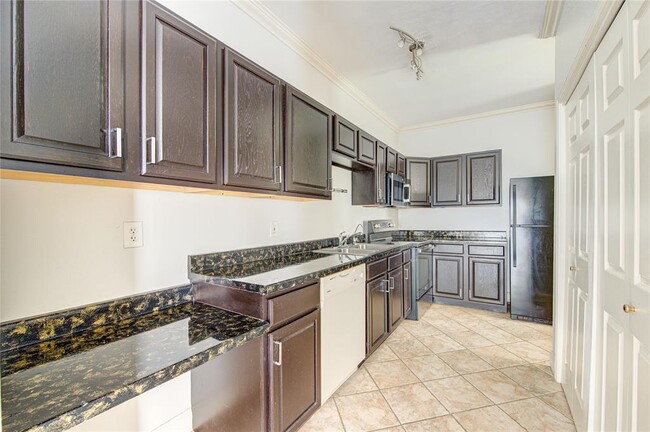 Building Photo - 2023 Gentryside Dr