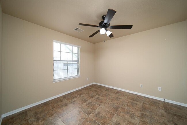 Building Photo - 2024 Silverwater Ct