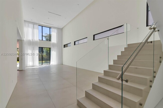 Building Photo - 135 SW 29th Rd