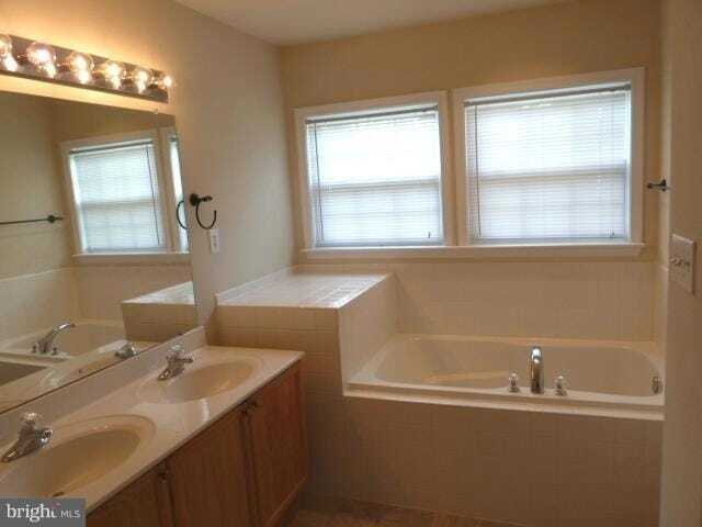 Building Photo - 73 Eldon Dr