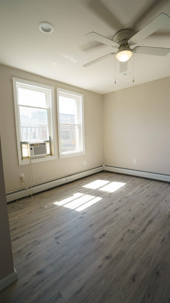 Building Photo - 415 Broadway