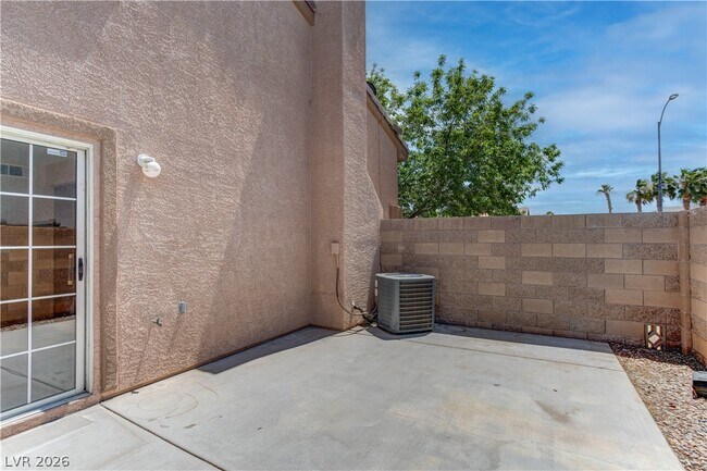 Building Photo - 1636 Coyote Run Dr