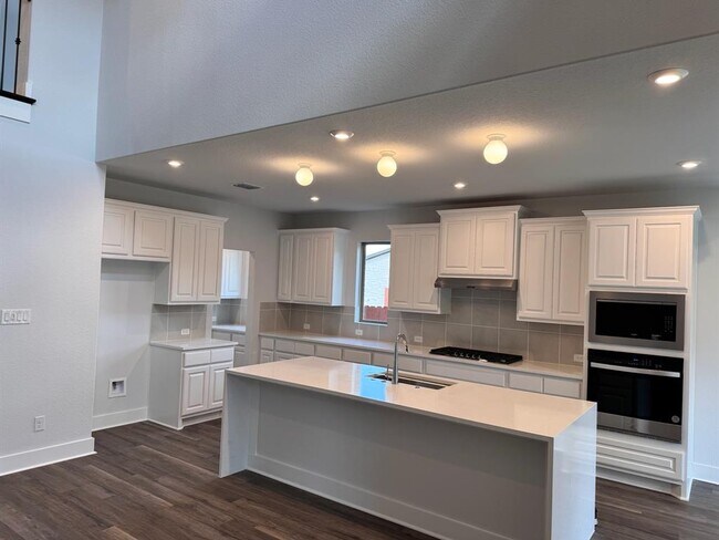 Building Photo - 1649 Cardinal Ln