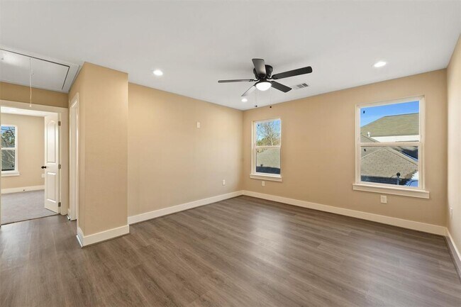 Building Photo - 2306 Wavell St