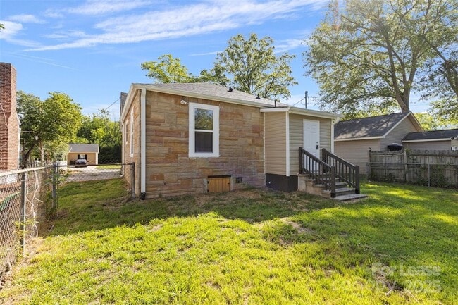 Building Photo - 660 Chestnut St