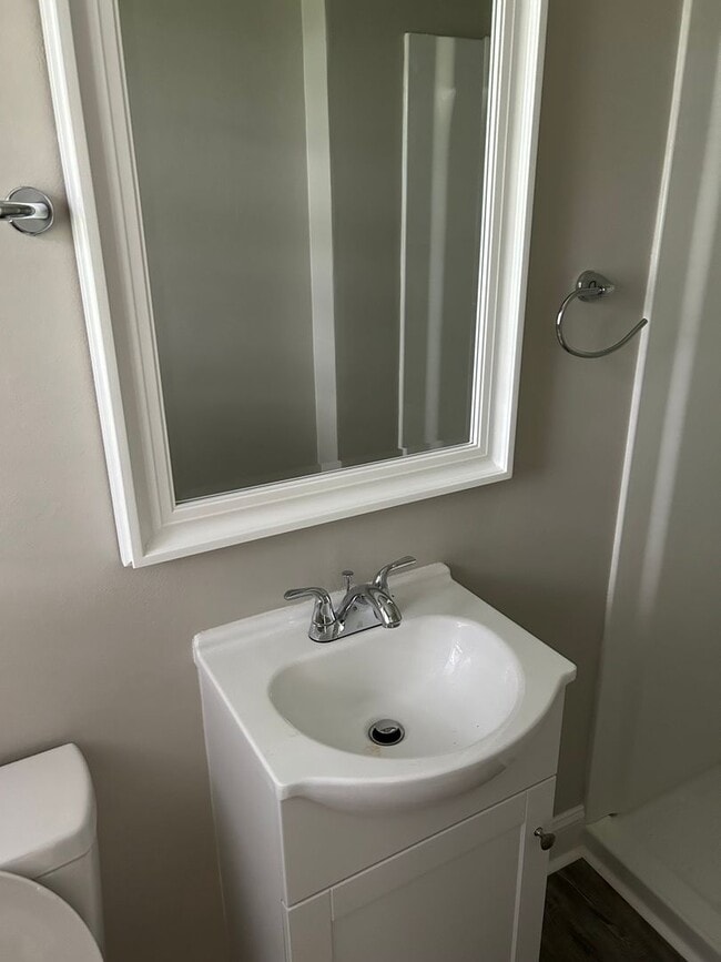 Building Photo - 3 bedroom, two bath home for rent