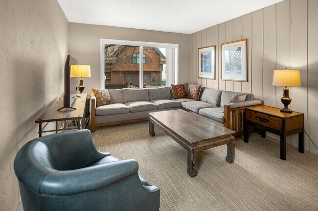 Building Photo - Downtown Anchorage Two Bedroom Two Bath (101)