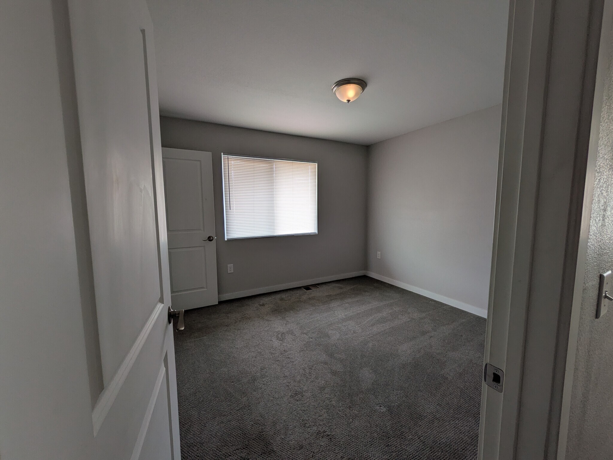 Building Photo - 65 S 18th Ave