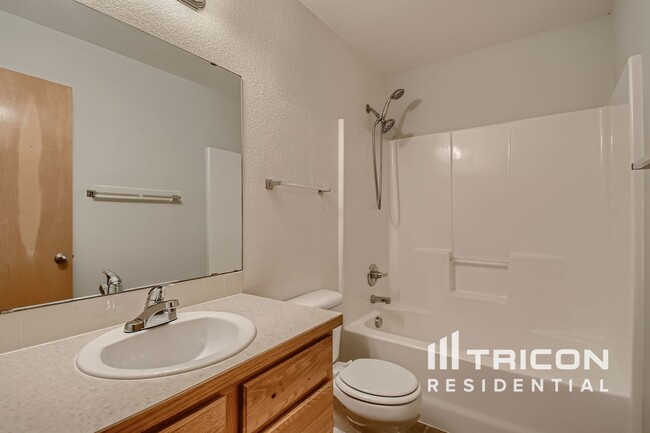 Building Photo - 305 Disc Ln