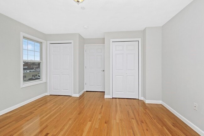 Building Photo - 260 Main St