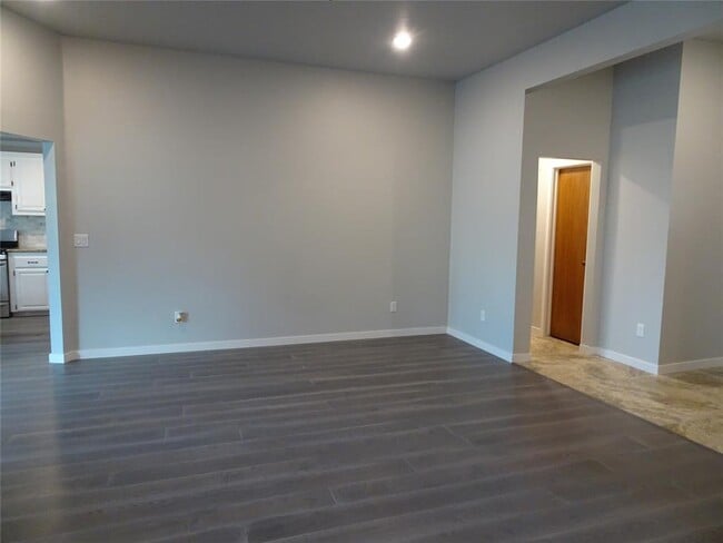 Building Photo - 8412 Pinewood Dr
