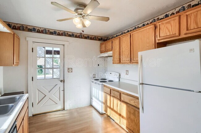 Building Photo - 13380 W 10th Ave