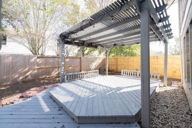 Building Photo - 1809 Oakland Cir