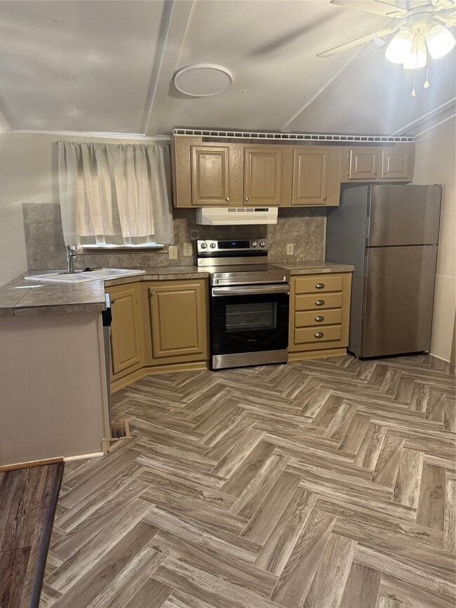 Building Photo - 10 Southwood Shores Dr