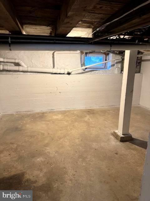 Building Photo - 326 N 5th St