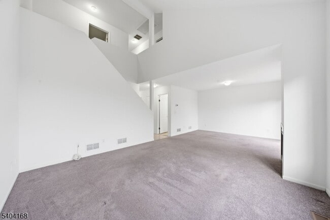 Building Photo - 4 Deer Hill Ct