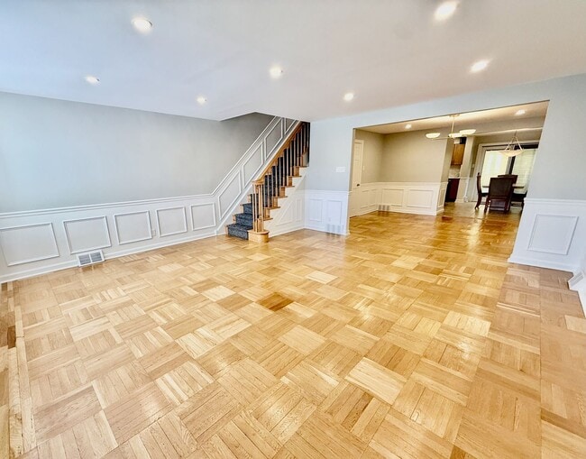 Building Photo - RARELY Offered completely RENOVATED PACKER PARK 3 Bedroom/2.5 Bath HOME w/ Central AC-HARDWOOD Fl...