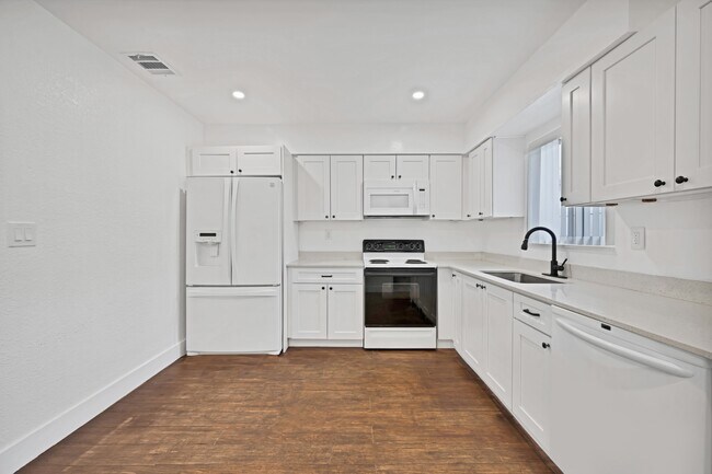 Primary Photo - 238 SW 7th St