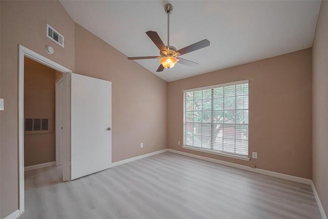 Building Photo - 2211 S Kirkwood Rd