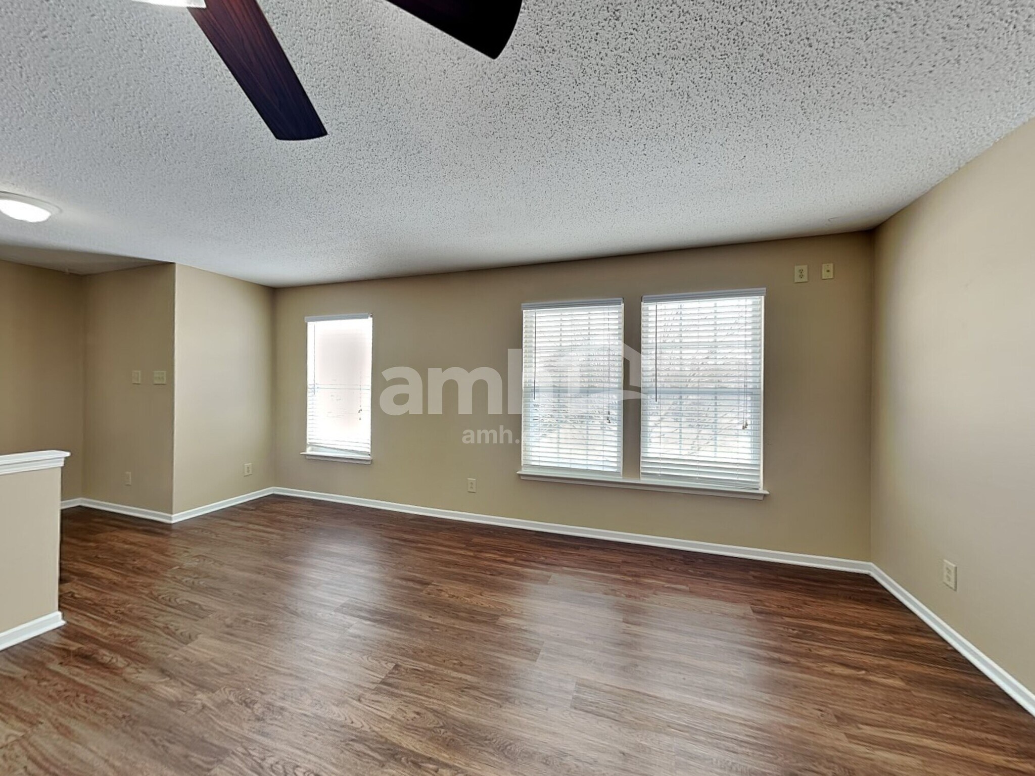 Building Photo - 5862 N Quincy Dr