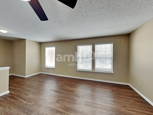 Building Photo - 5862 N Quincy Dr