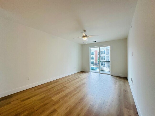 Building Photo - 1701 Simond Ave