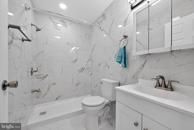 Building Photo - 807 N 42nd St