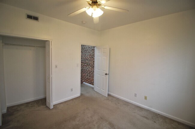Building Photo - Gorgeous 2bd/1.5 ba Canton townhome. OSP, CAC, W/D and more! Available 3/13
