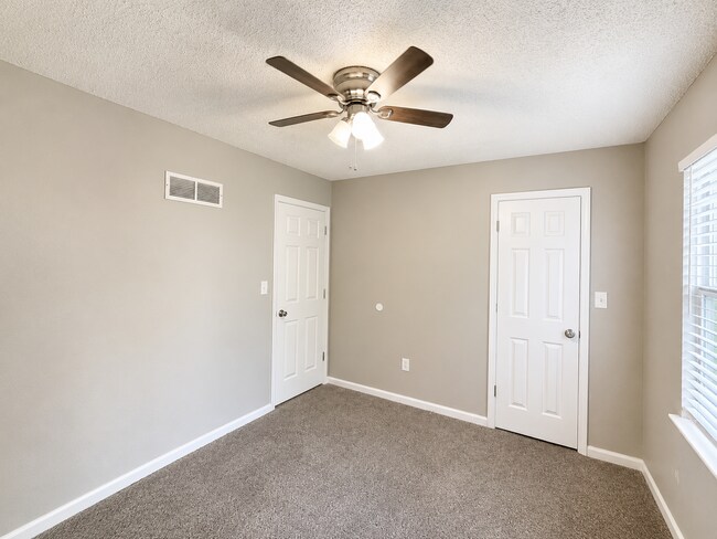 Building Photo - 339 N Kendall Dr
