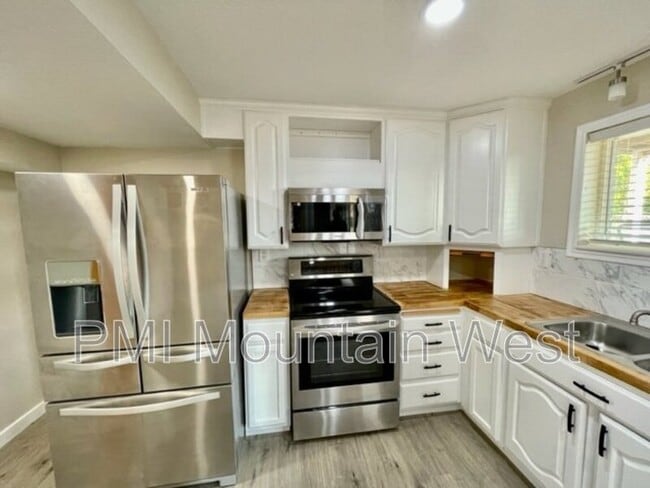 Building Photo - 762 Lacey Way