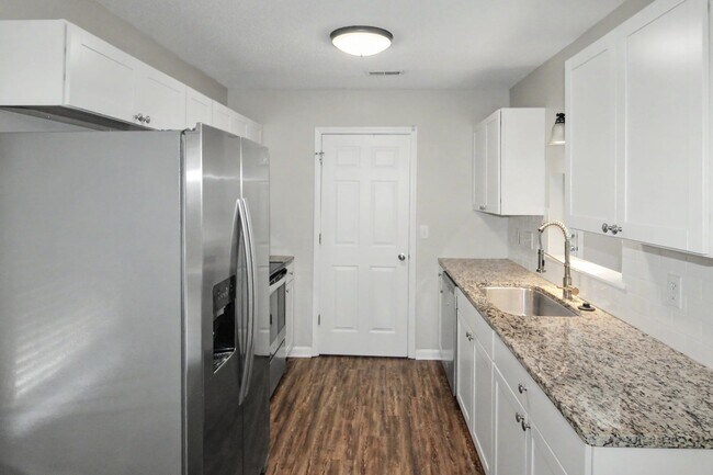Building Photo - Beautifully Updated Ranch Home