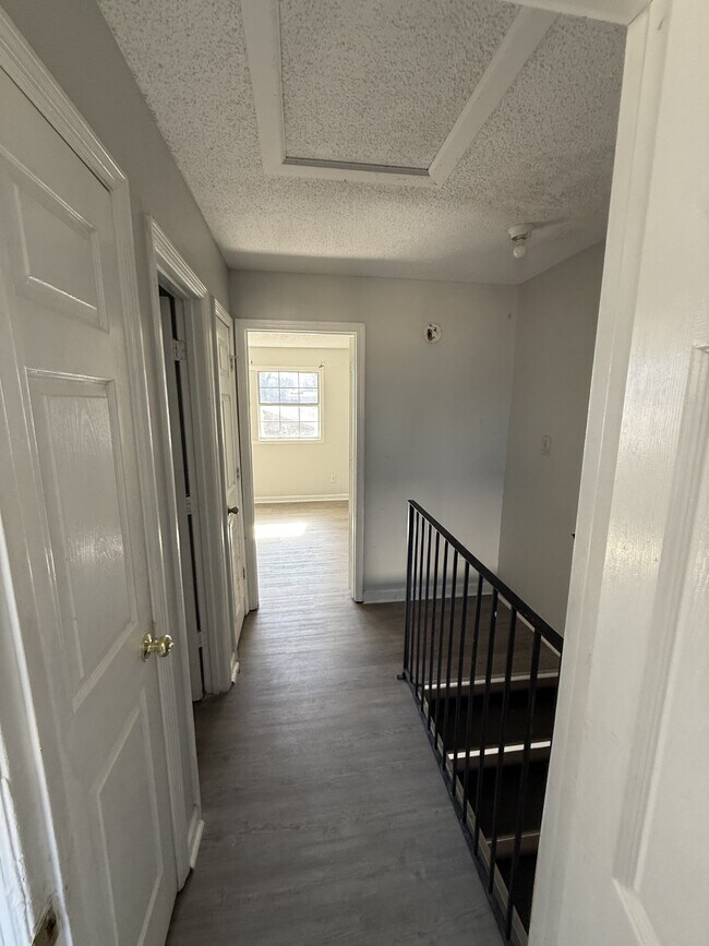 Building Photo - 413 Anderson Ave