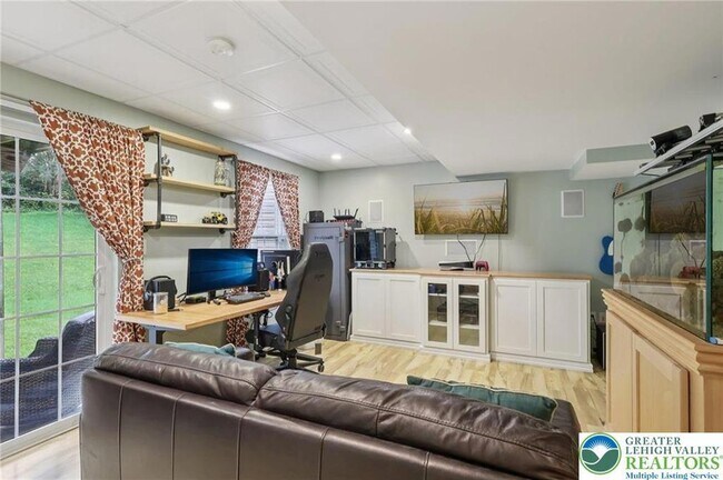 Building Photo - 5192 Spring Ridge Dr E