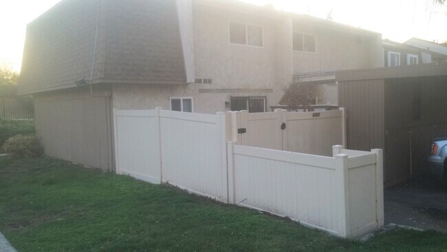 Building Photo - Riverside - 3 Bedroom Condo in Springbrook...