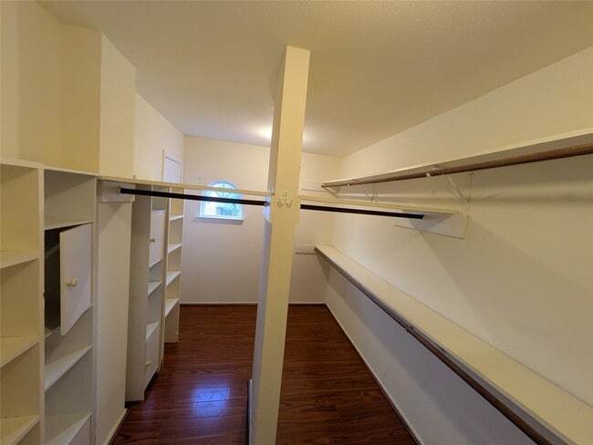 Building Photo - 17054 Cairnlassie St