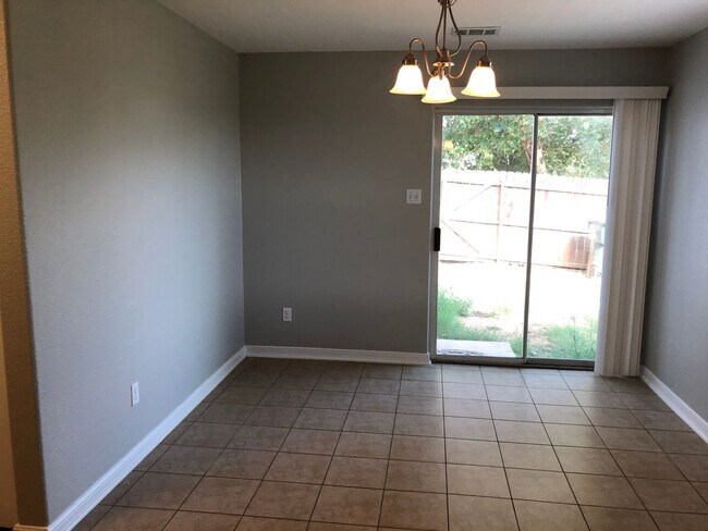 Building Photo - 131 Rush Haven