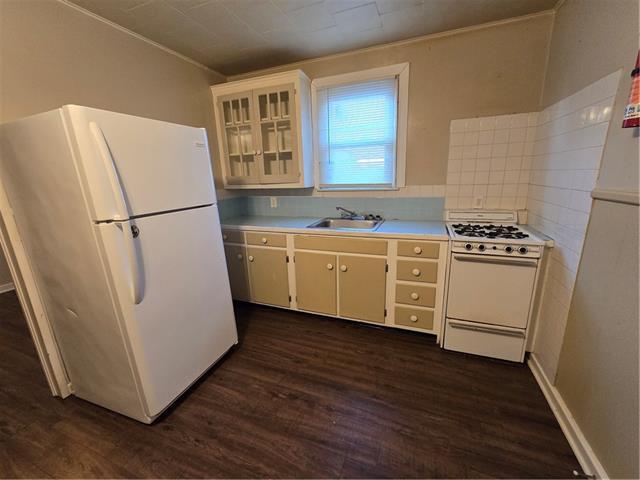 Building Photo - 638 Ave F